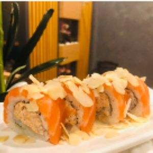Uramaki salmone mandorle 4pz